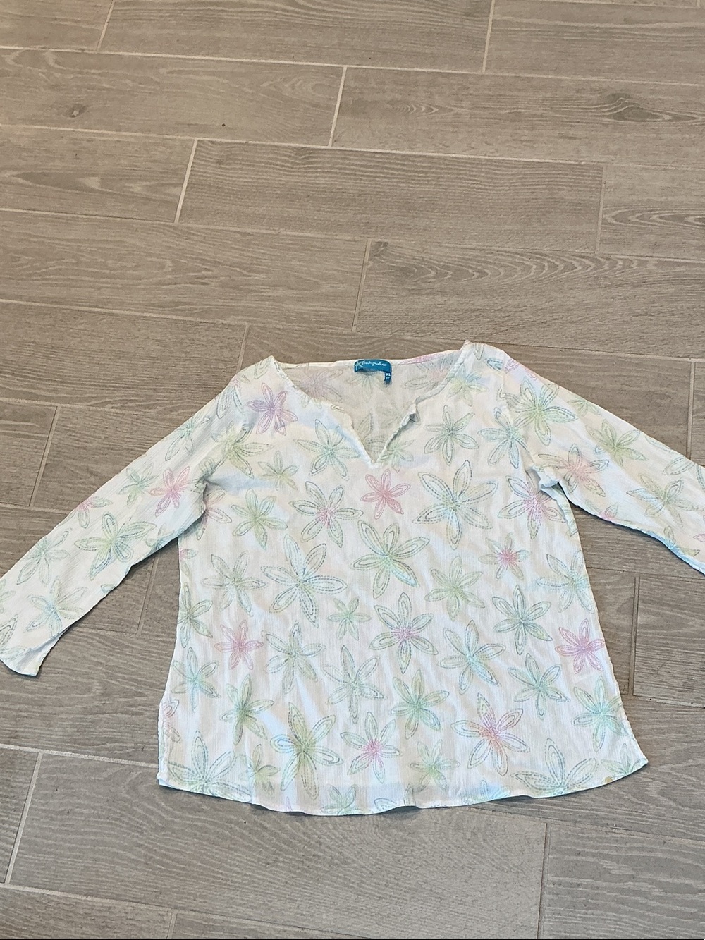 fresh produce White Floral-Embroidered Tunic with Pastel Accents Women’s Sz XL